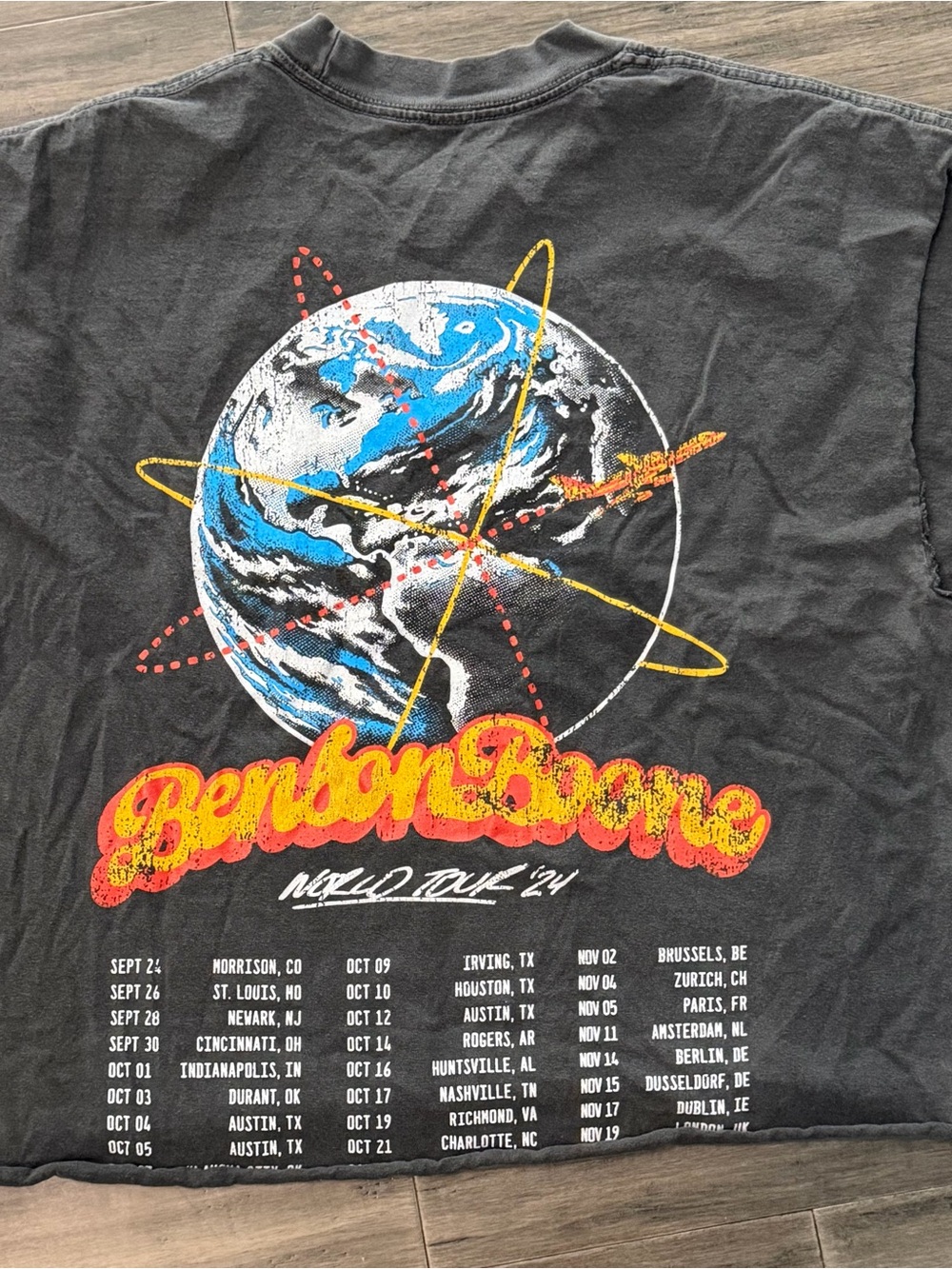 Benson Boone 'Fireworks & Rollerblades' World Tour T-Shirt cropped - Picture 2 of 3